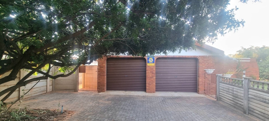 3 Bedroom Property for Sale in Langenhovenpark Free State